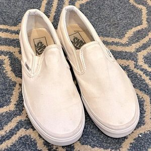 Women’s 7.5 white slip on Vans Sneakers (men’s 6)